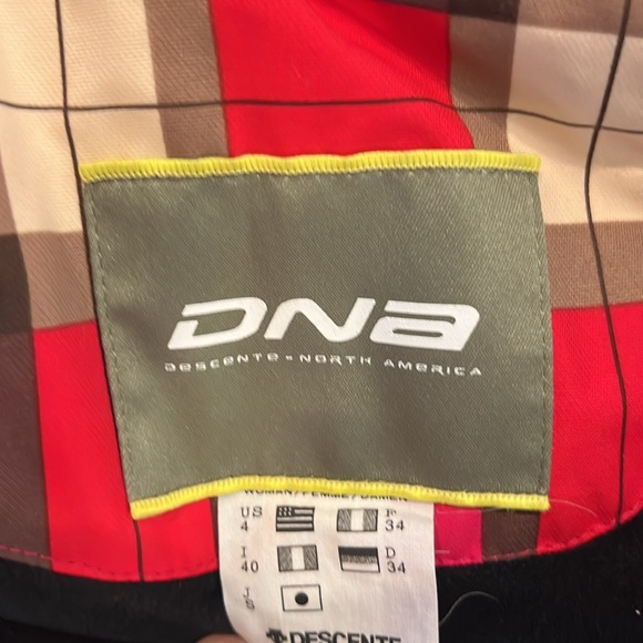 Descente North America DNA WOMANS SKI / Snowboard Jacket - Picture 7 of 10
